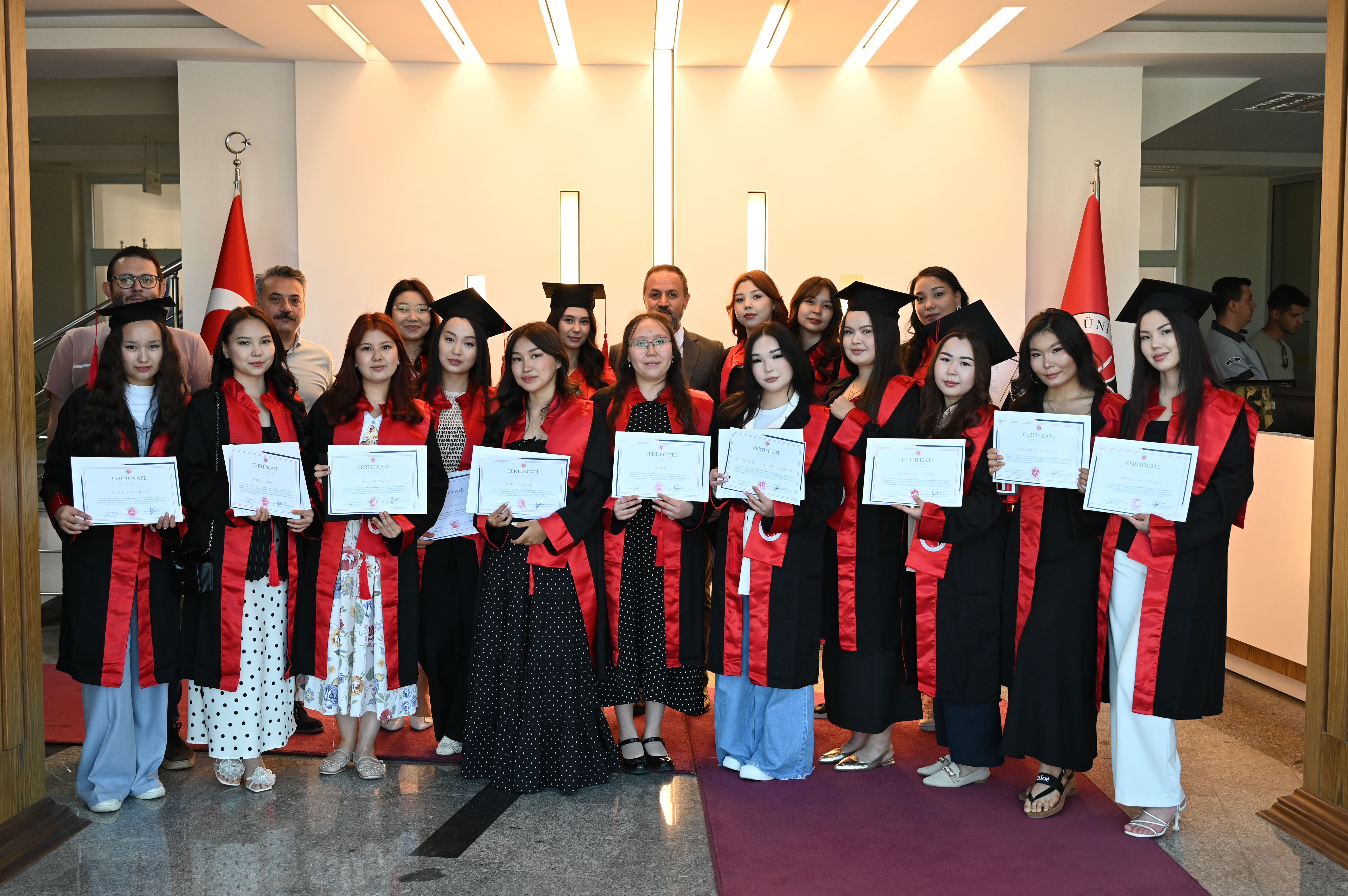 Kazakistanlı Değişim Programı Öğrencileri Başarı Sertifikalarını Aldılar